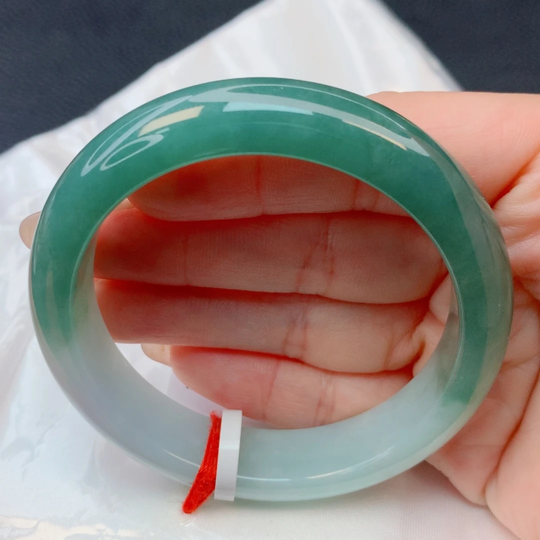 翡翠未镶嵌手镯53-54胶润半山水湖水绿