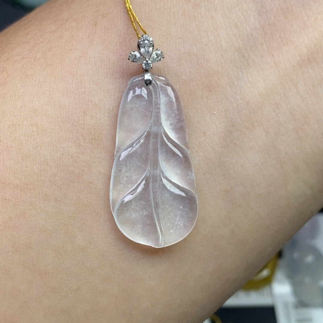 翡翠18K金镶嵌颈饰羽毛