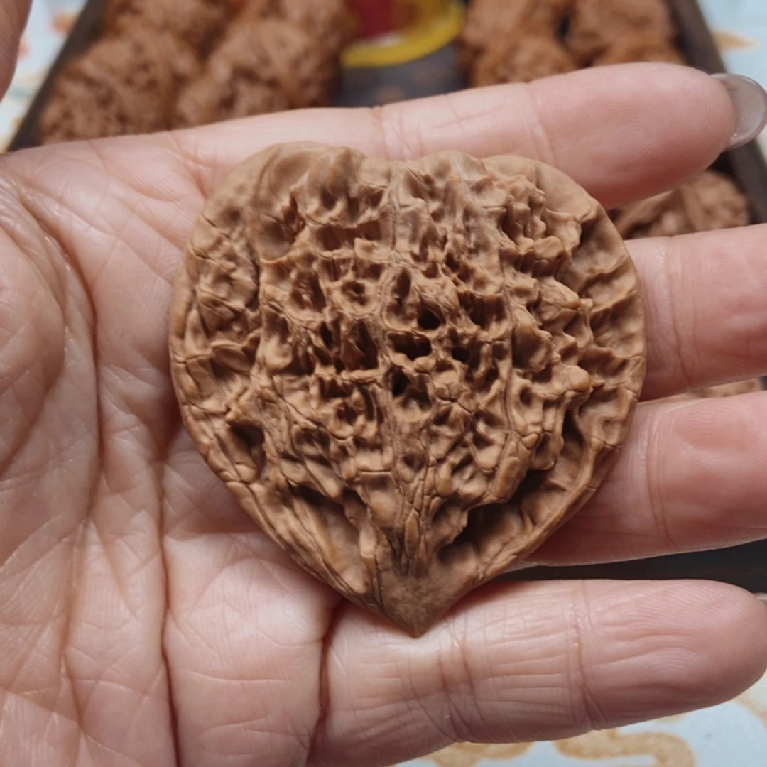 文玩核桃吊坠桃心