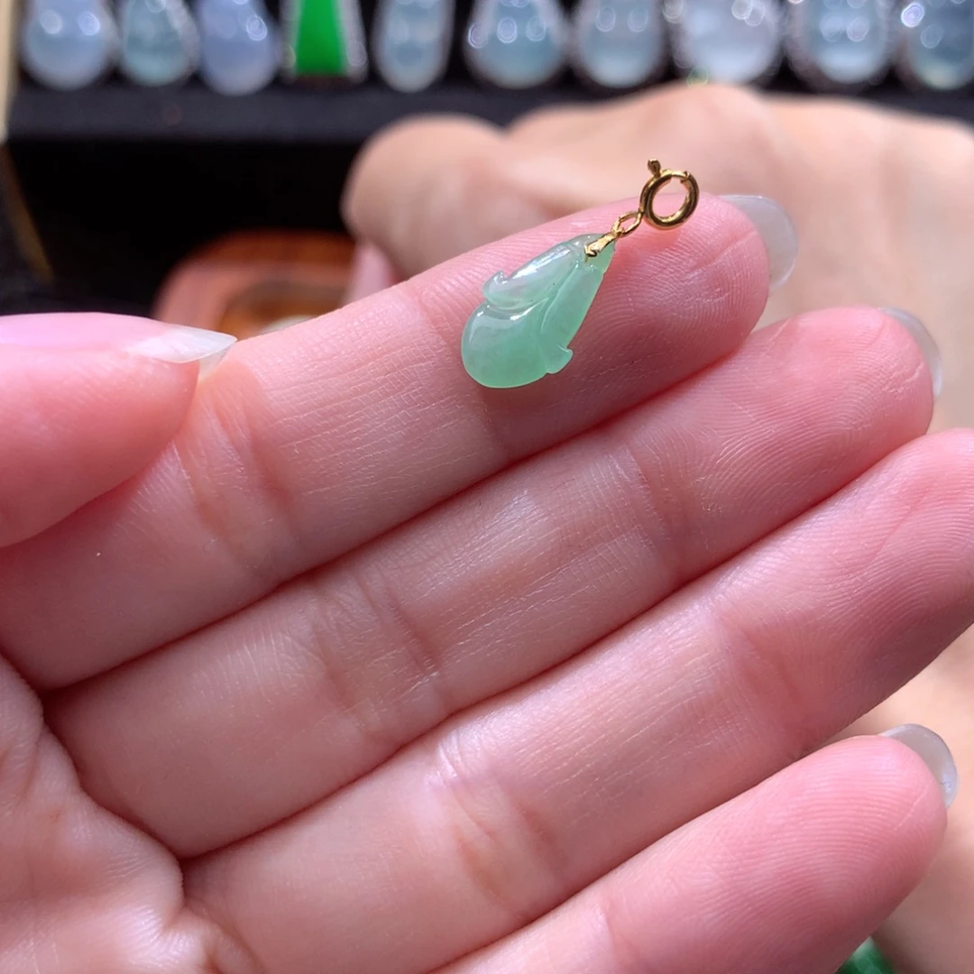 翡翠18K金镶嵌颈饰翡翠