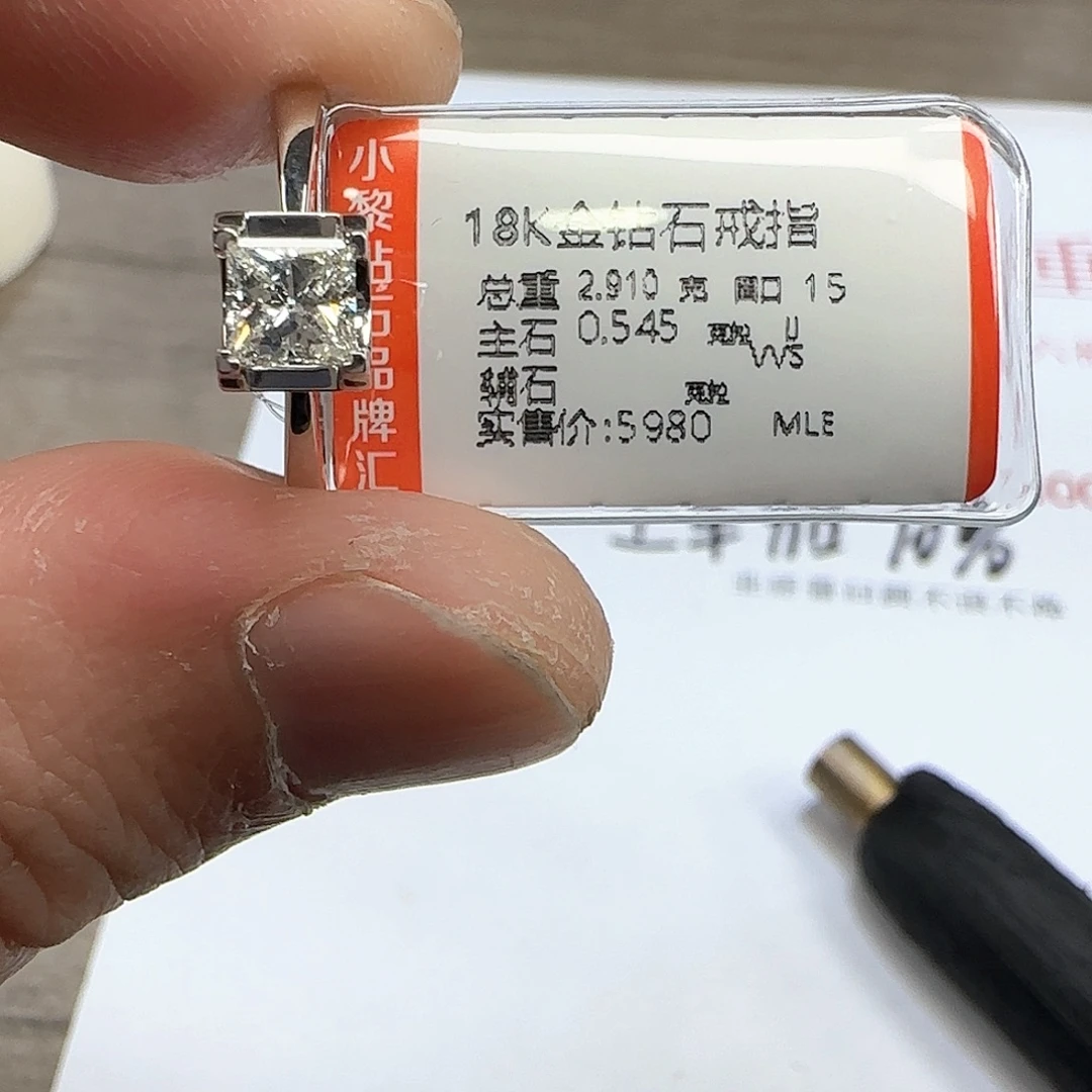 18K金镶嵌钻石戒指/指环