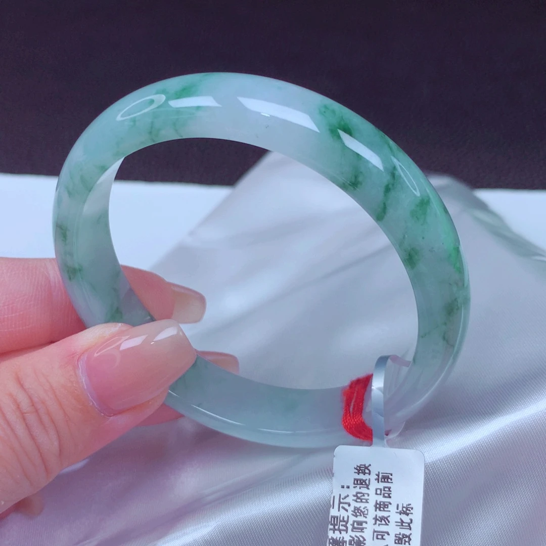 翡翠手镯未镶嵌手镯