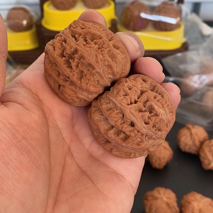 冯***基文玩核桃吊坠45尺，全品大粗筋