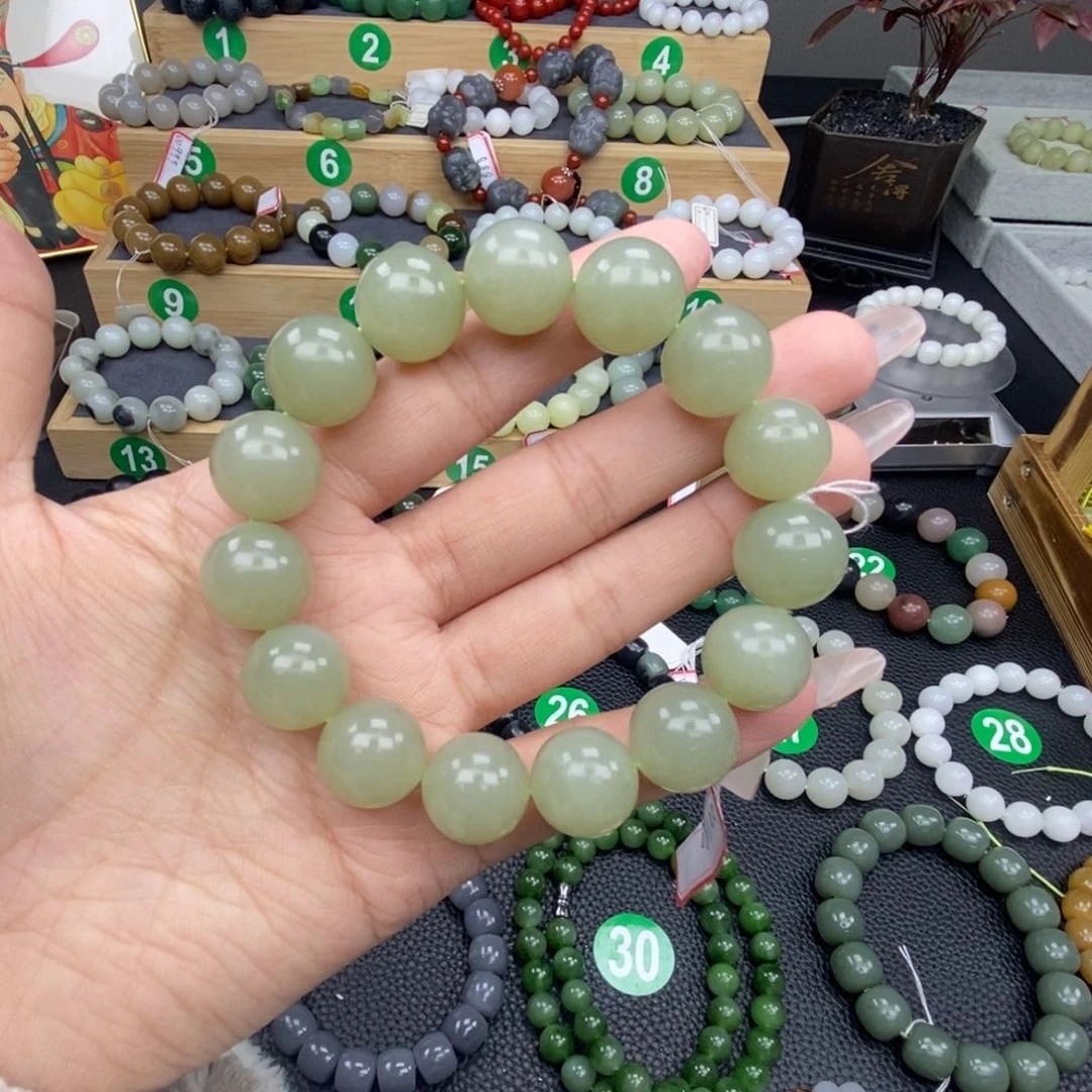 和田玉手链未镶嵌是***。