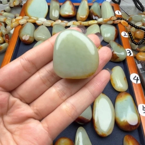 和田玉颈饰未镶嵌开*者