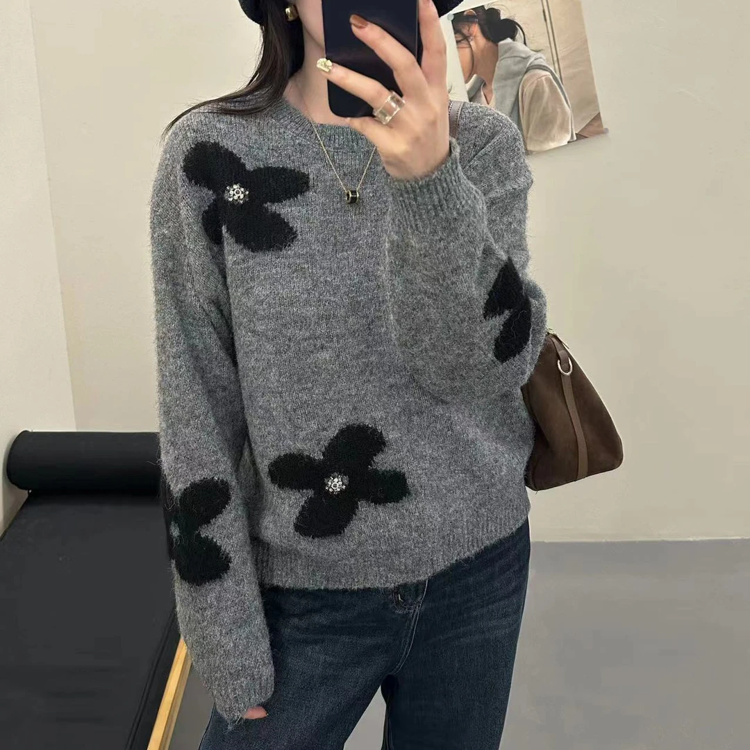 2025年秋冬新款花朵提花毛衣时尚洋气宽松显瘦花蕊钉珠圆领针织衫