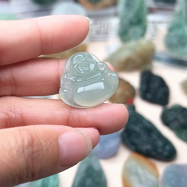 翡翠未镶嵌颈饰佛公