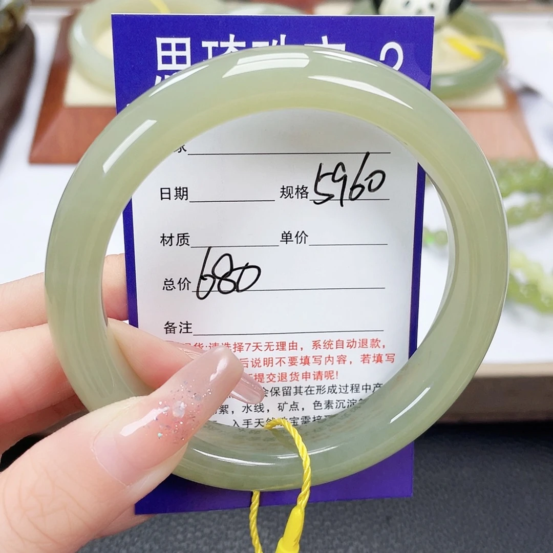 和田玉未镶嵌手镯