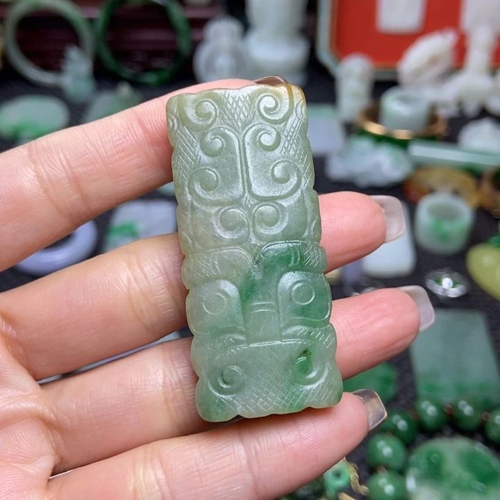 翡翠未镶嵌挂件清