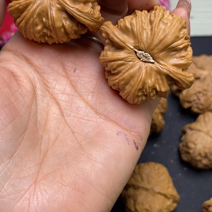 文玩核桃把件肉*子45闷白