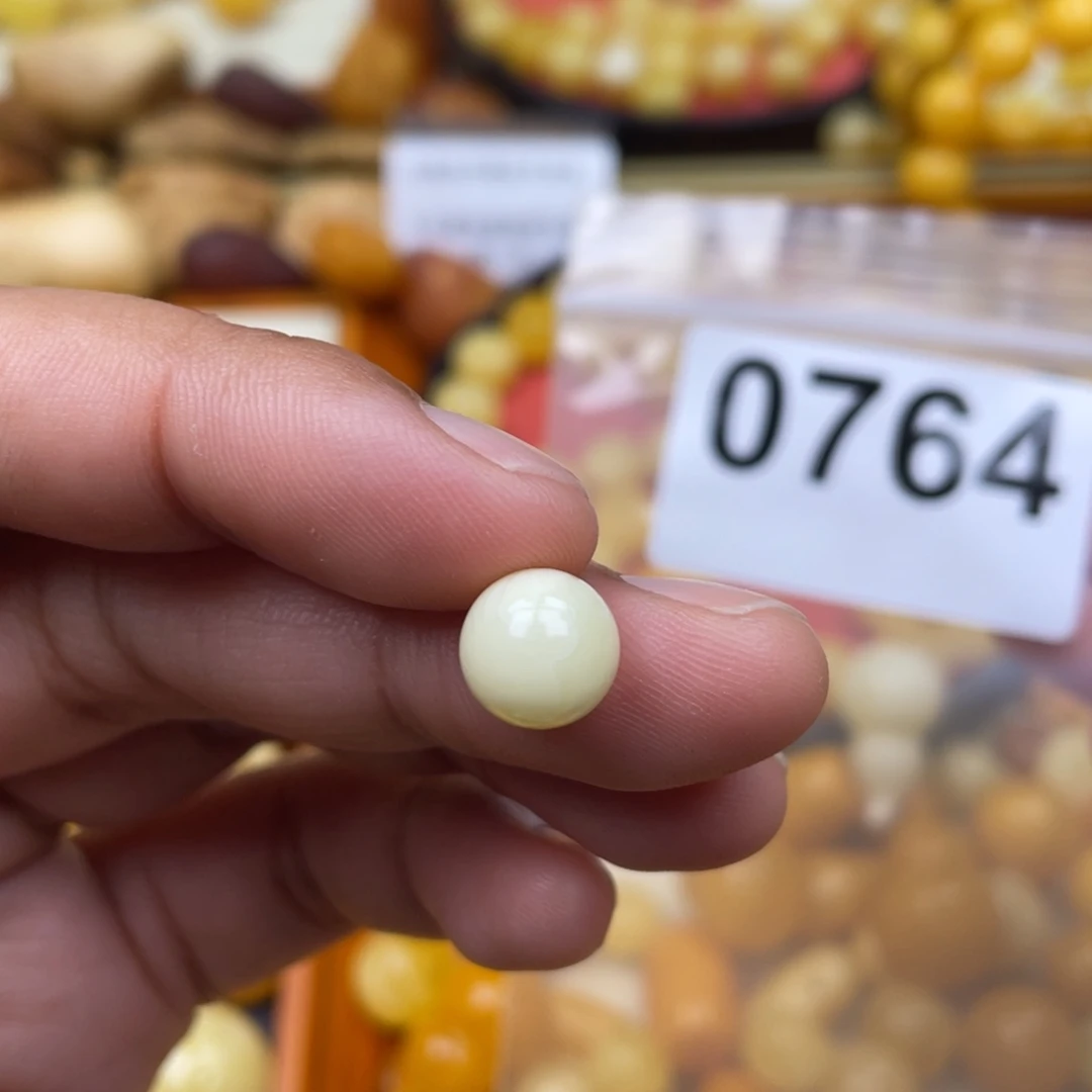 琥珀珠宝奇石未镶嵌孔道小坑50