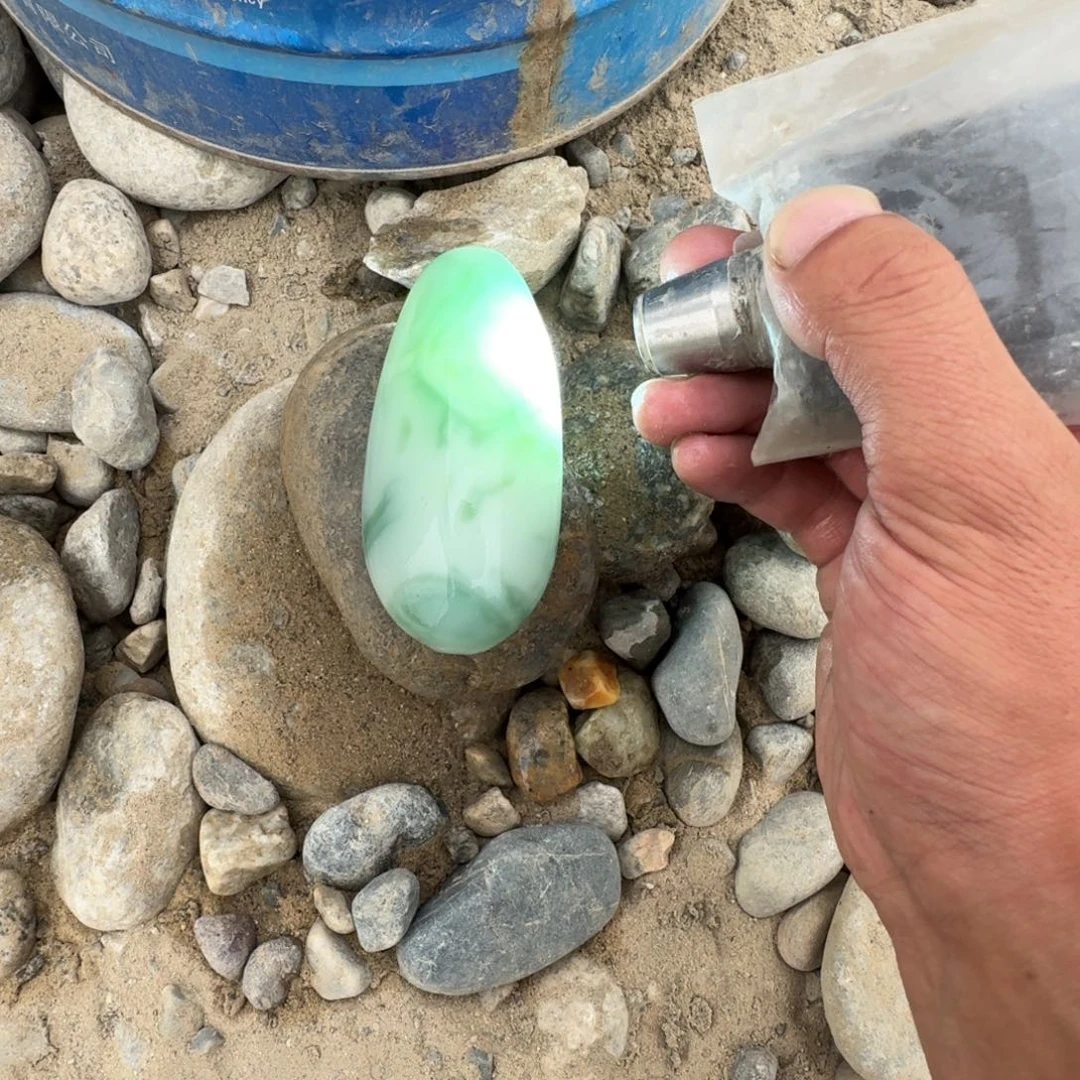 精品无镶嵌小吊坠