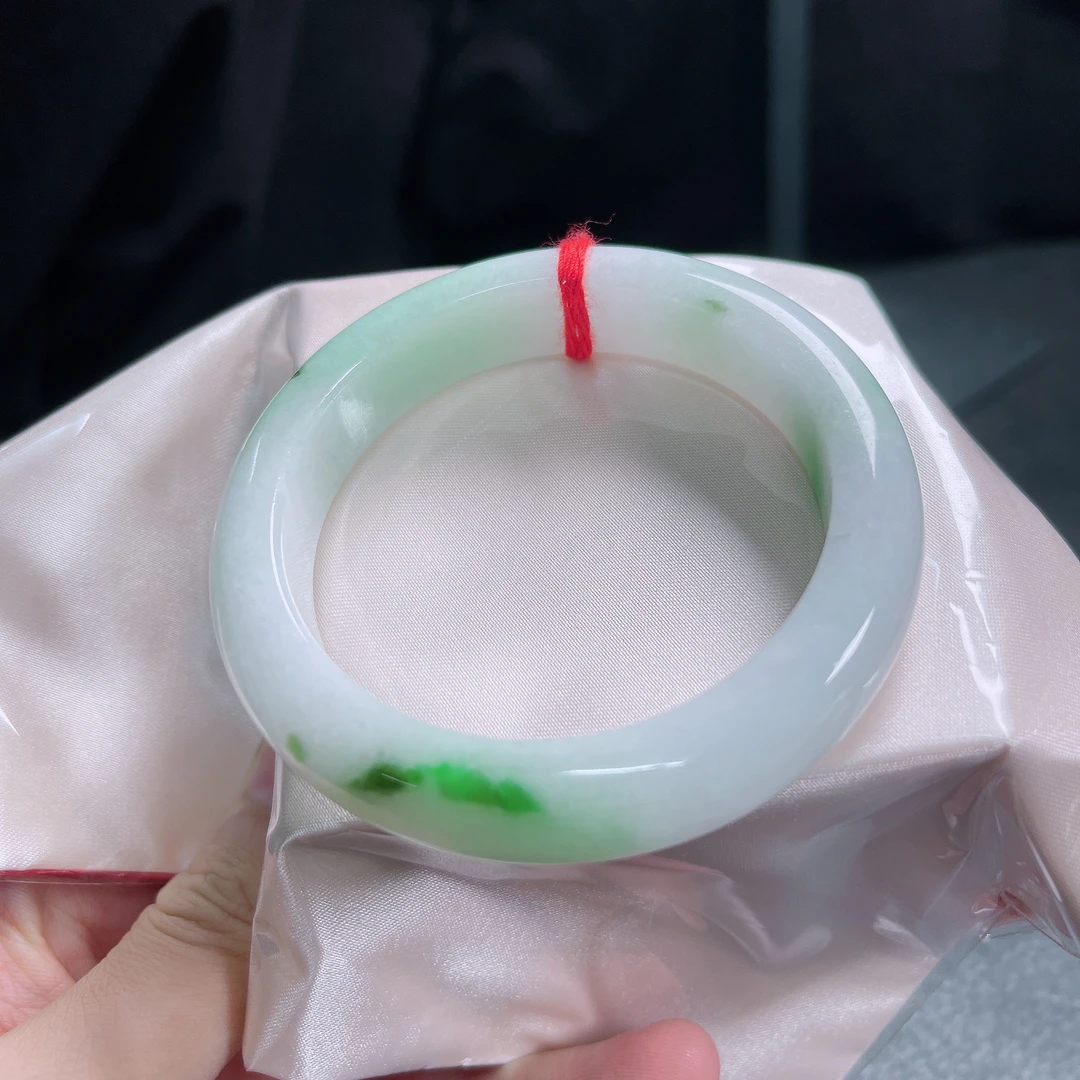 56圈口冰润飘阳绿宽边手镯2800尺寸56.5*13*9.2mm无纹裂