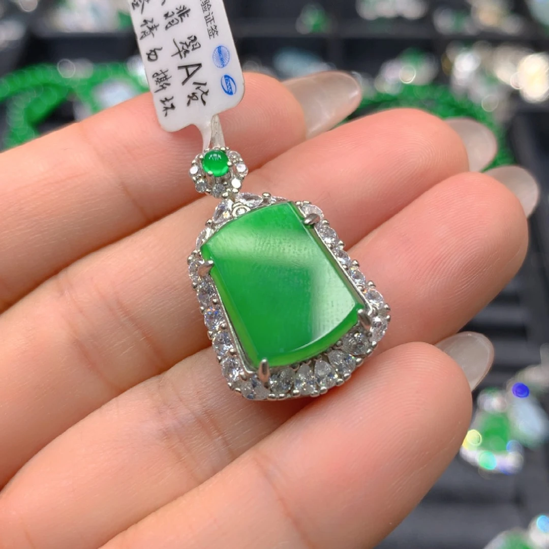 翡翠耳饰未镶嵌天然