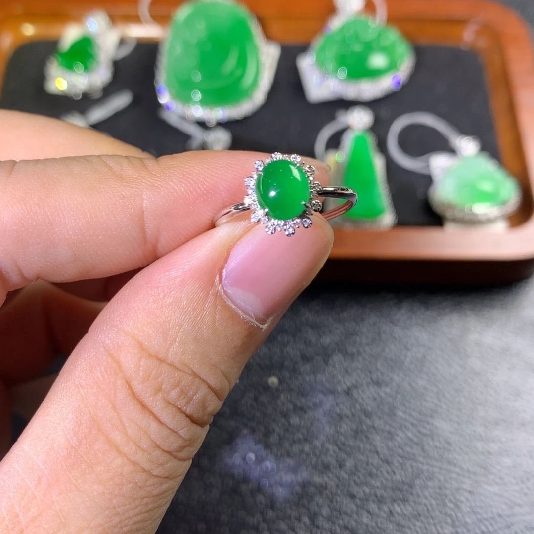 翡翠18K金镶嵌戒指翡翠