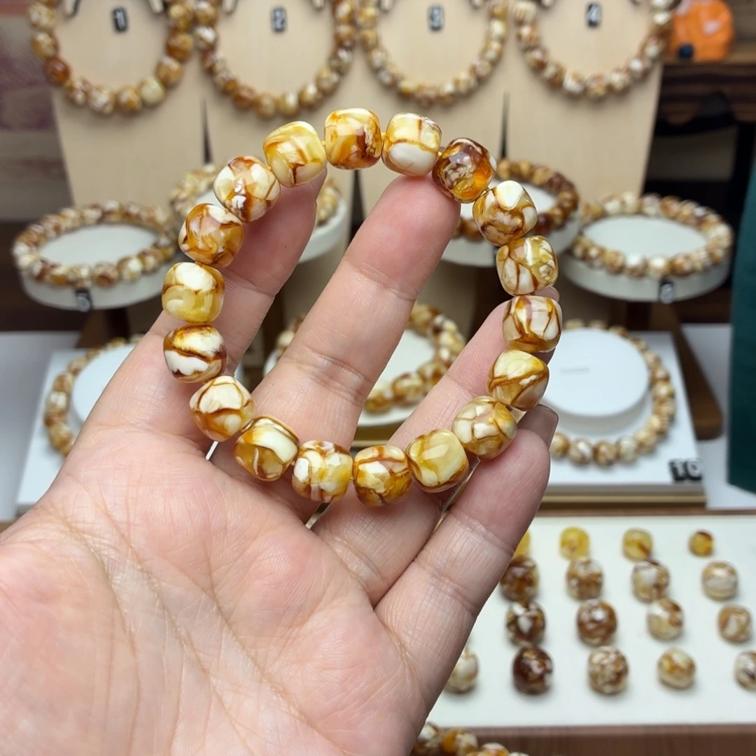 11mm沁色精工老型手串一条带矿点