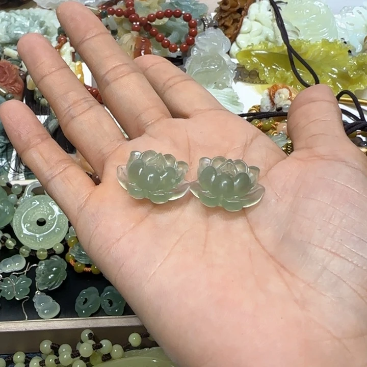 蛇纹石玉未镶嵌吊坠孟*