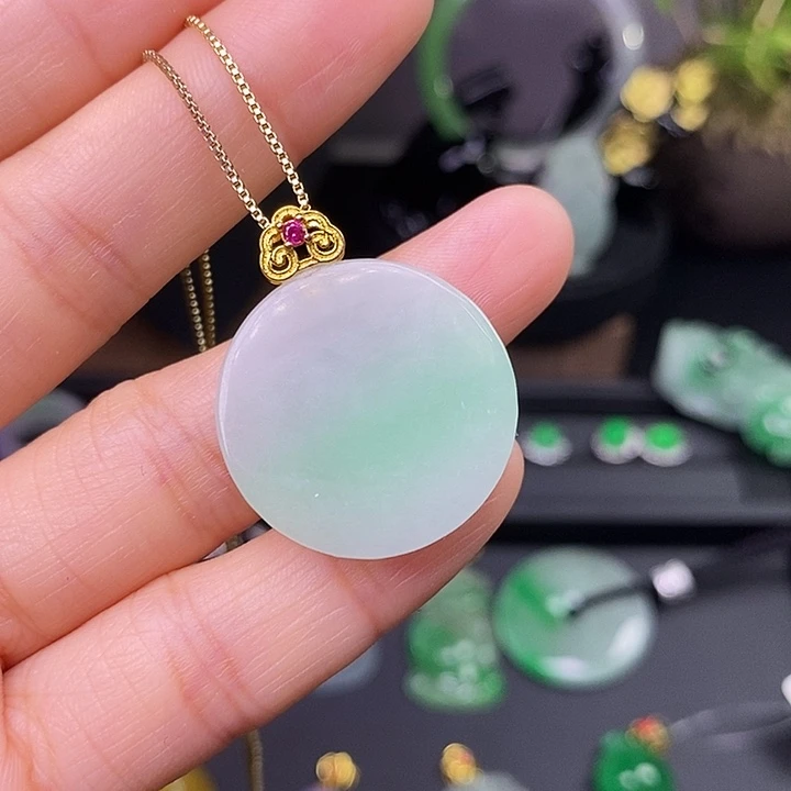 翡翠未镶嵌吊坠(赠链)