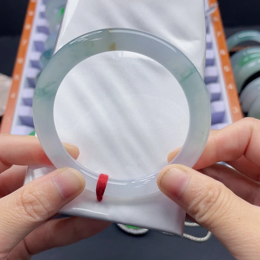 翡翠手镯未镶嵌56.8冰胶飘花