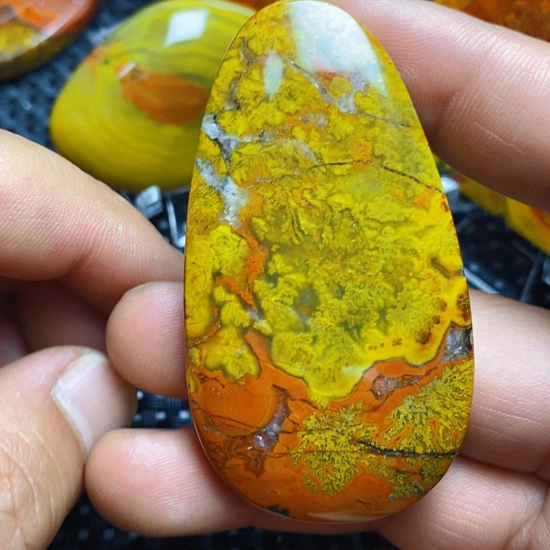 玛瑙/玉髓颈饰未镶嵌小**森