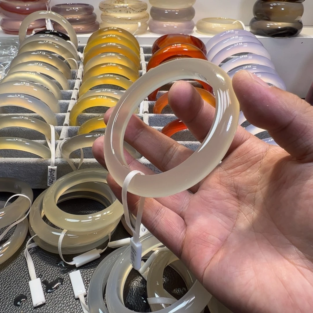 溏***蛋玛瑙/玉髓未镶嵌手镯