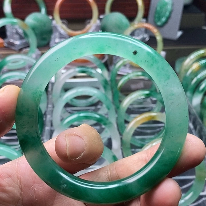 石英质玉手镯未镶嵌