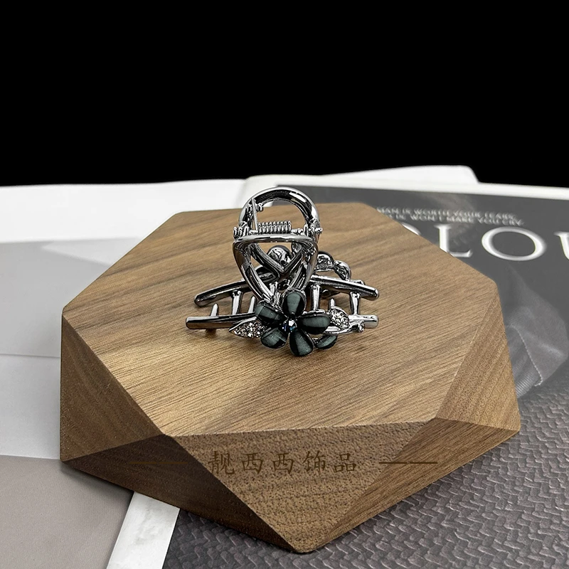 【LXX靓西西】178 休闲五瓣花气质感4.5厘米半扎发抓夹