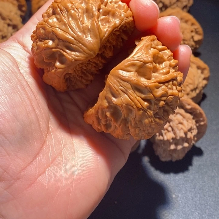 文玩核桃吊坠蛇头