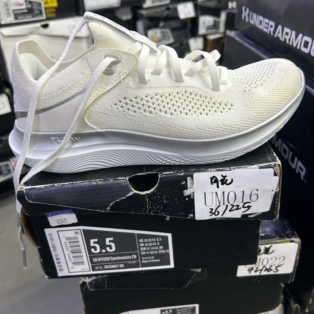 断码运动鞋-安德玛-UM016