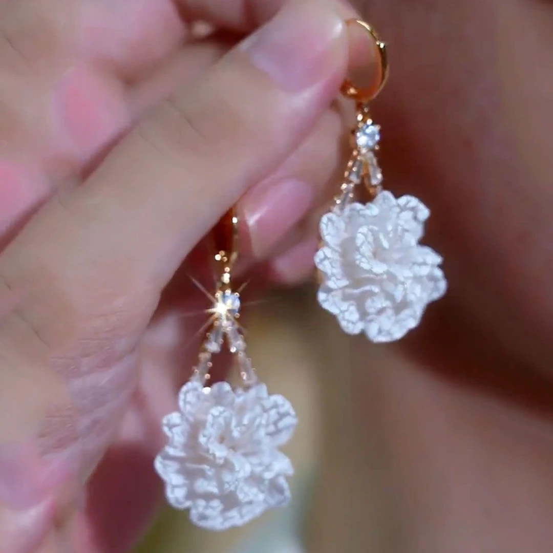 铜合金合成锆石耳饰 气质高级感白色花朵耳环时尚百搭