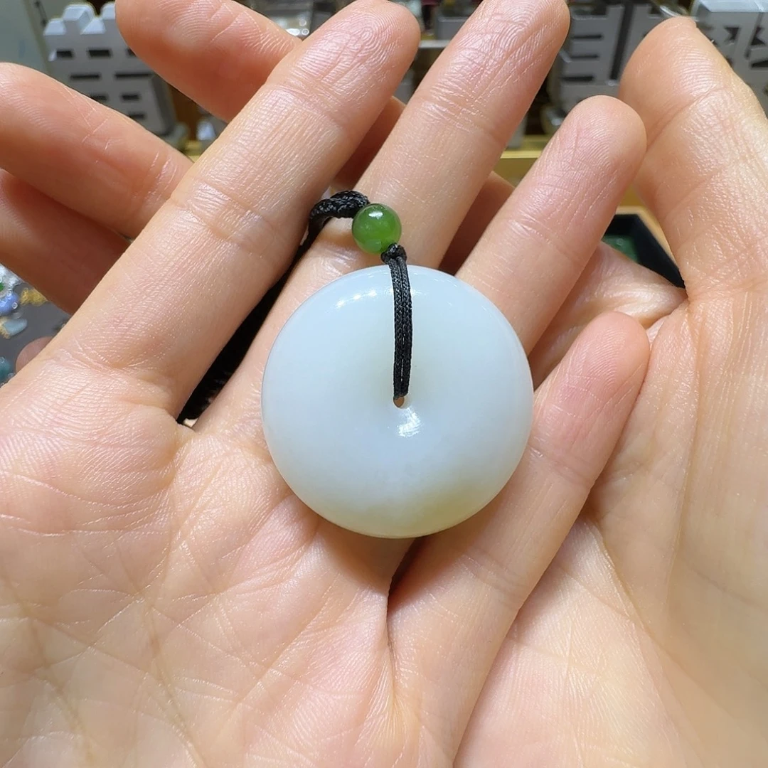 和田玉未镶嵌吊坠(赠链)