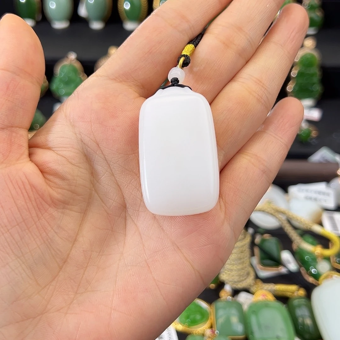 和田玉18K金镶嵌颈饰