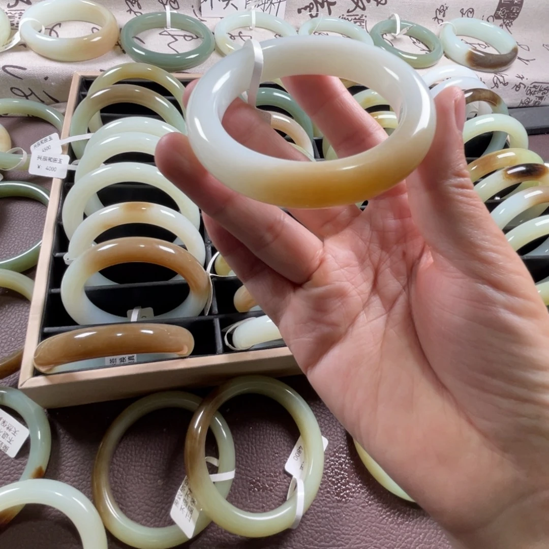 和田玉未镶嵌手镯