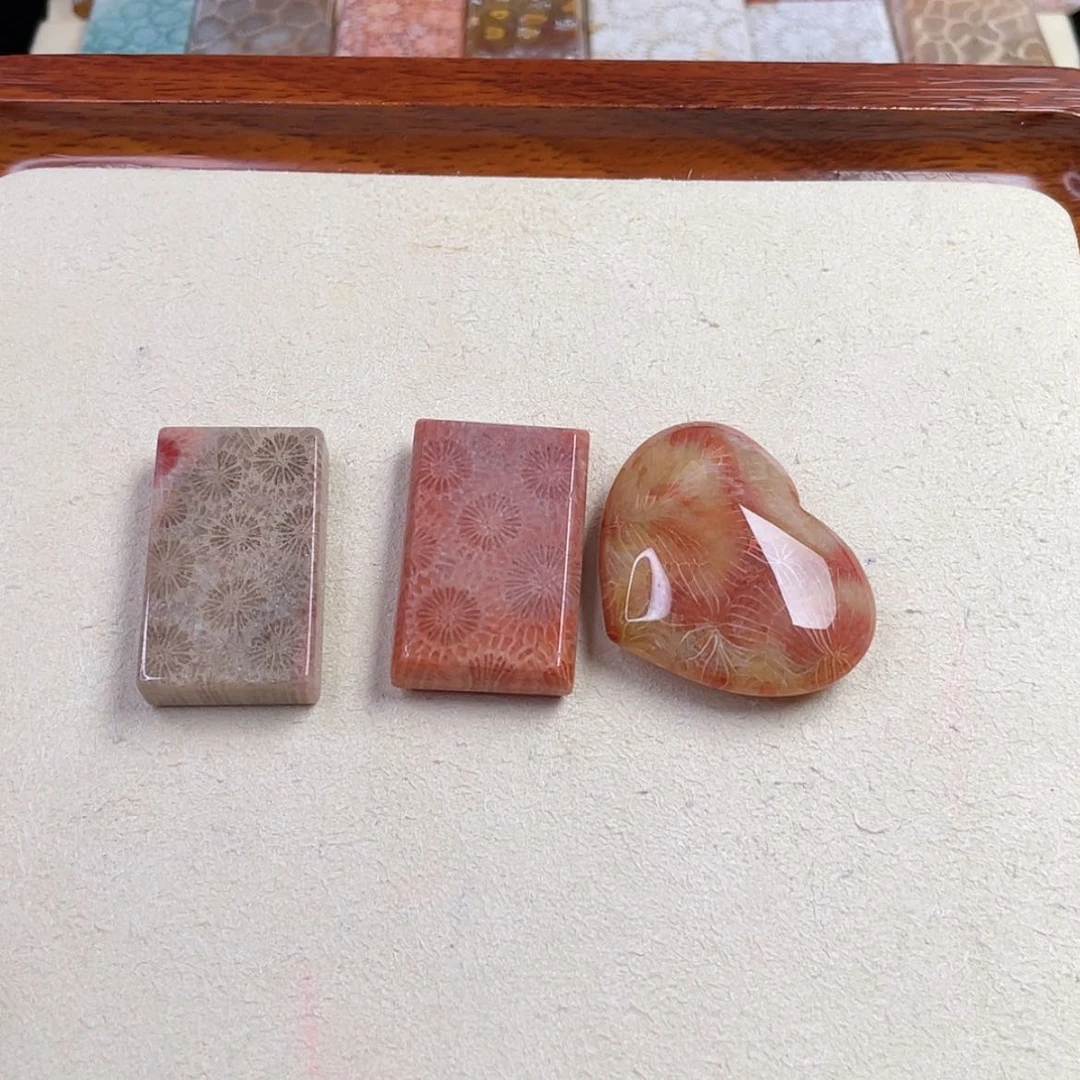 【闪购商品】硅化玉吊坠(赠链)未镶嵌鱼*