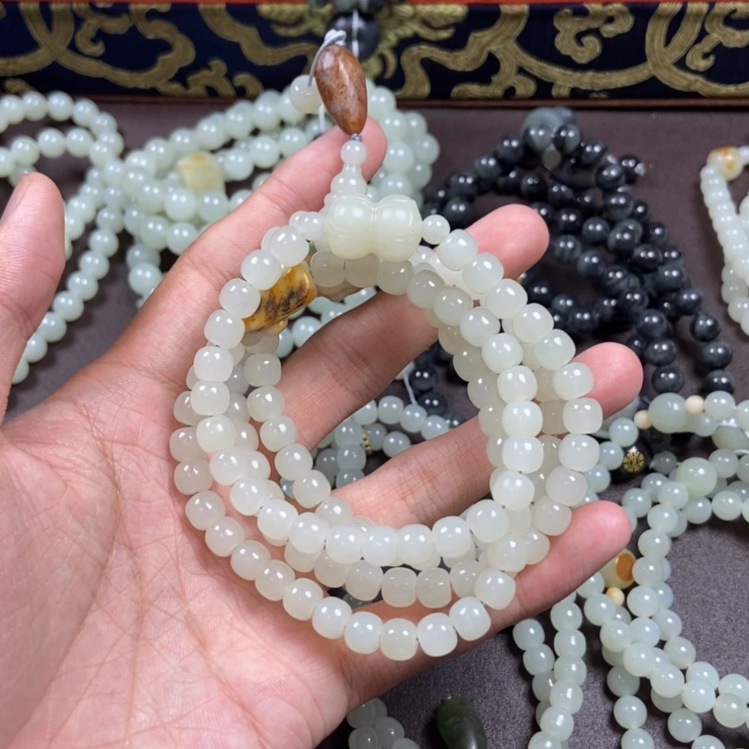 宇***达和田玉未镶嵌把件