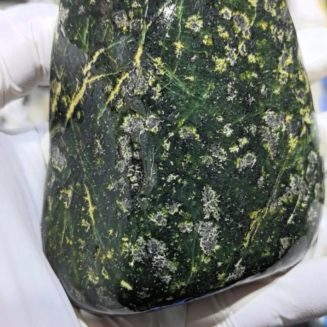 麦***1藏玉药王石原石一个