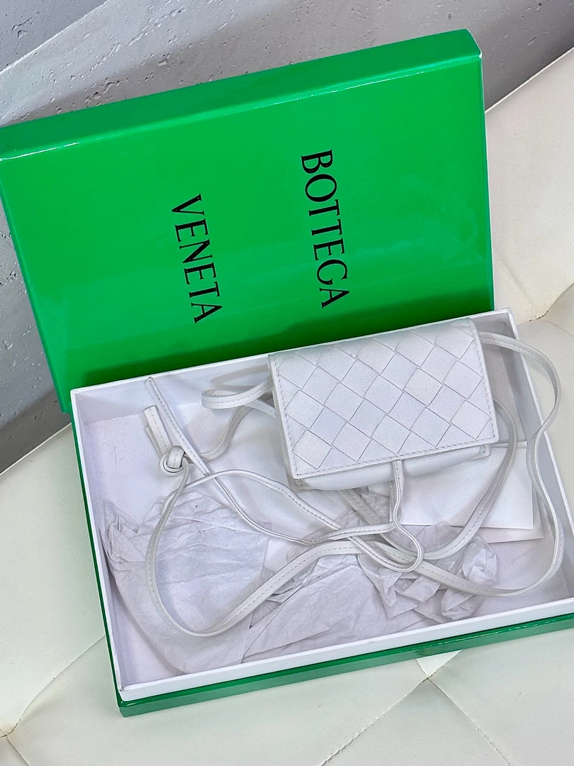 95新 BOTTEGA VENETA/葆蝶家 bv 白色编织斜挎包