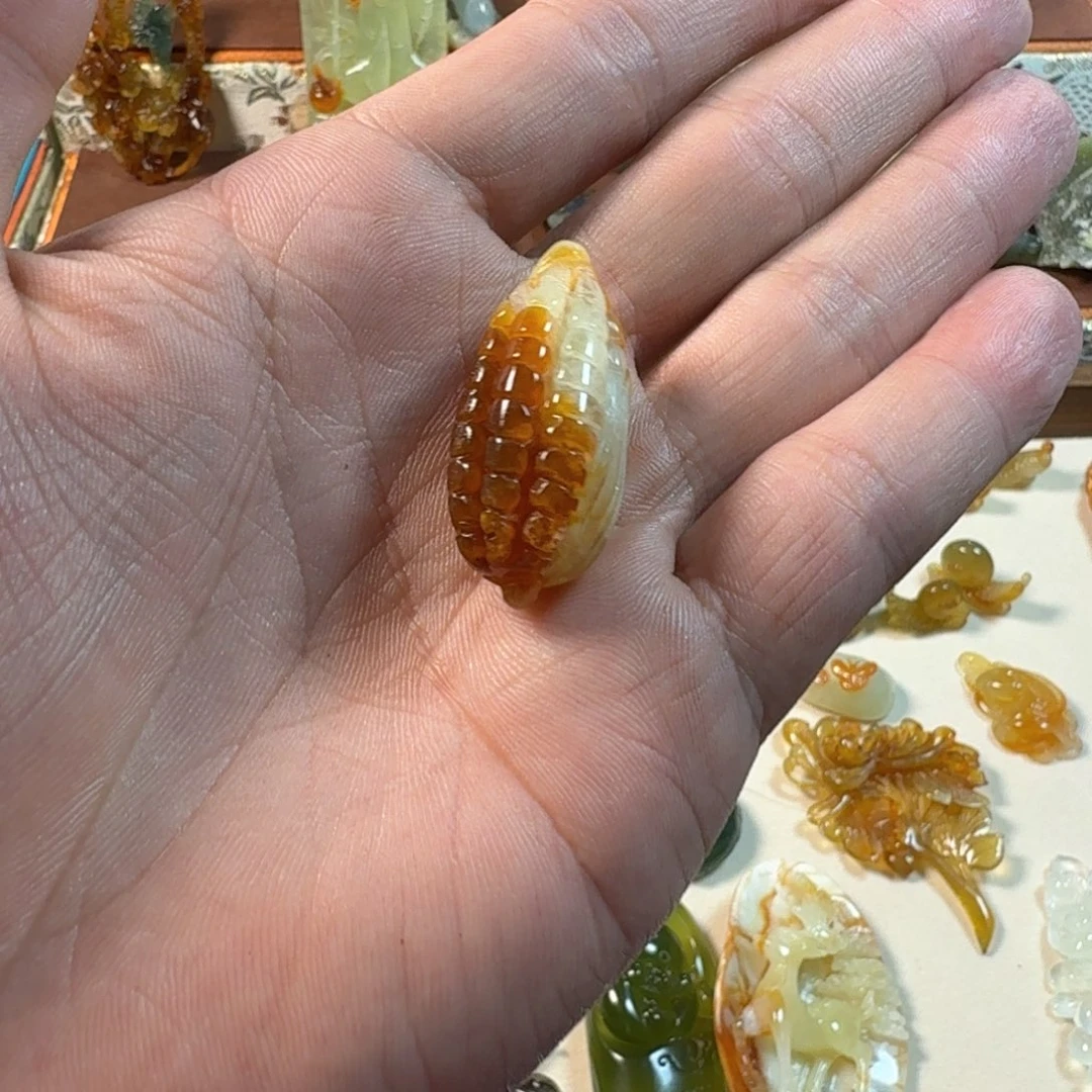 如***子未镶嵌蛇纹石玉颈饰