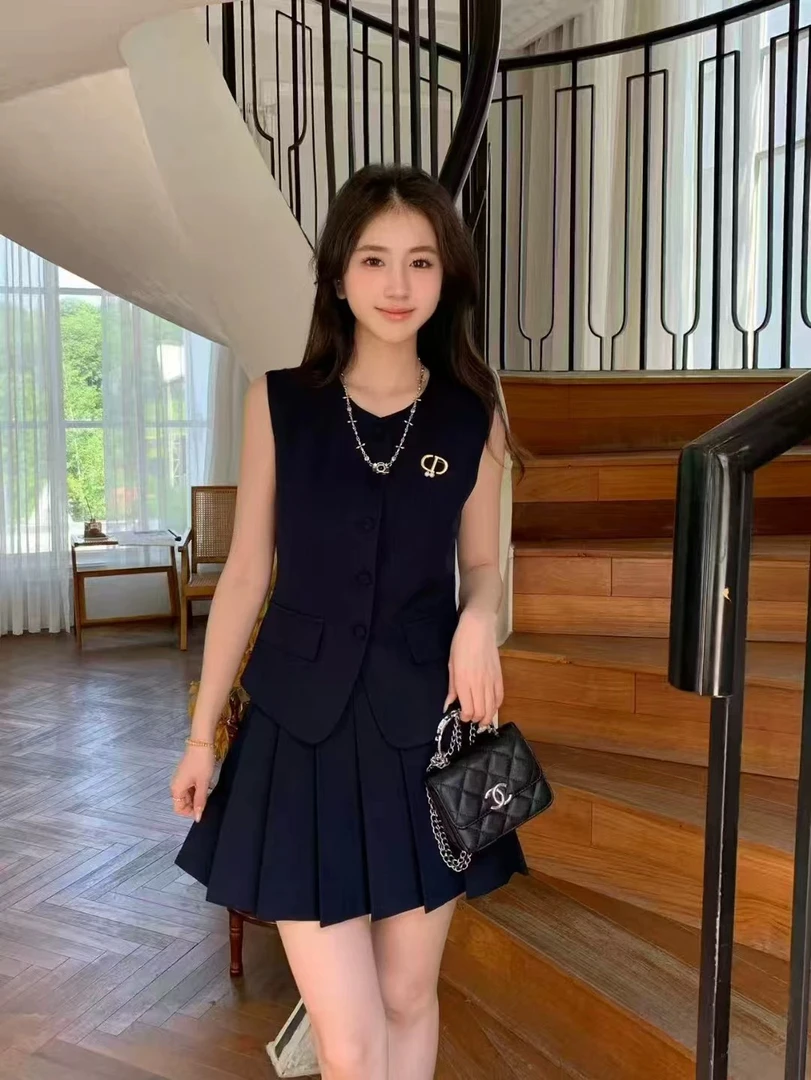 LANSE2025夏季高级感设计感无袖马甲搭配百褶裙套装(带胸针)