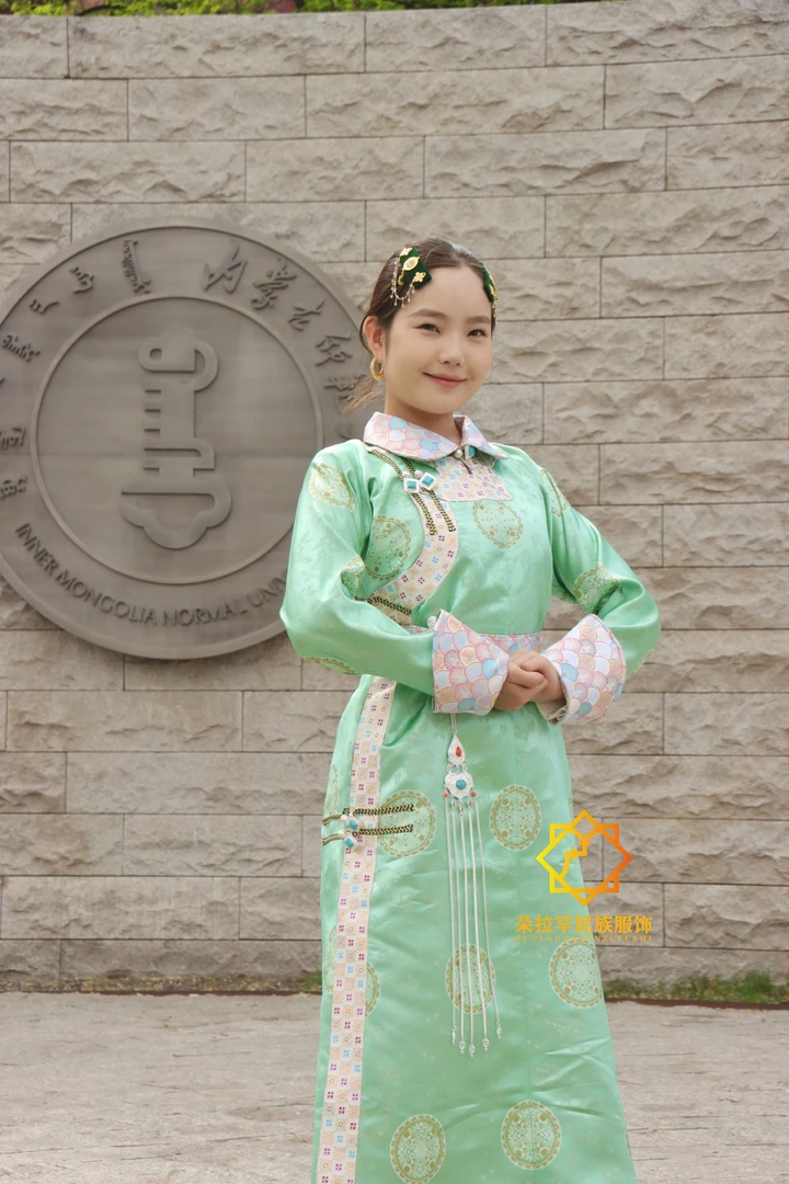 2025新款毕业季爆款女款传统袍子长款