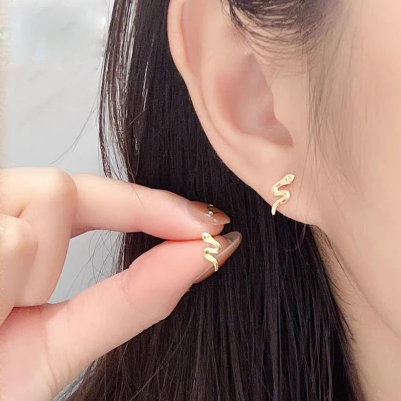 18K金灵蛇耳钉蛇年精致耳饰简约个性时尚百搭轻奢