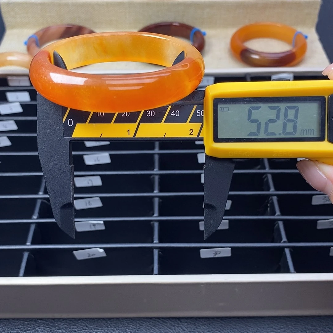 未镶嵌石英质玉（黄龙玉）手镯2号