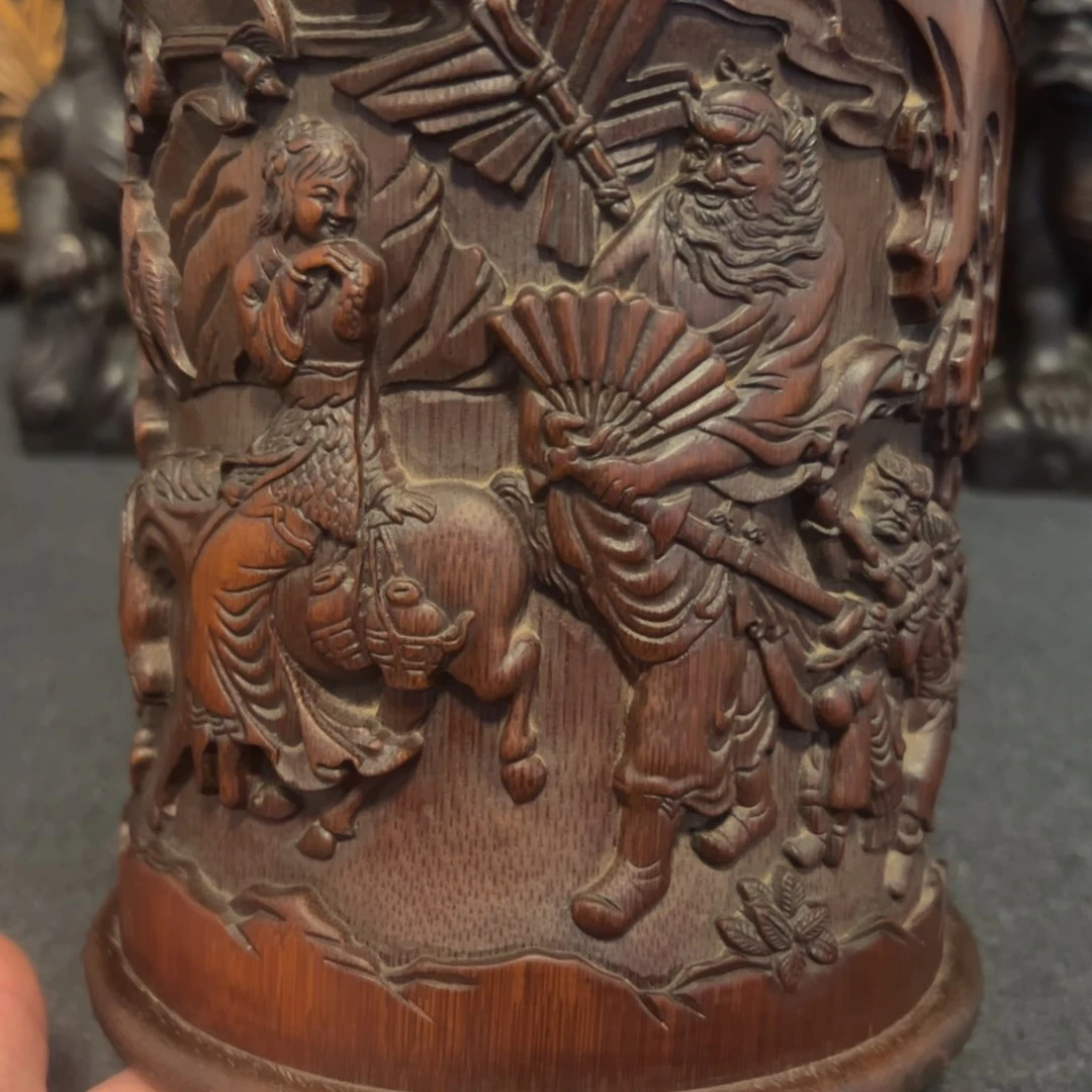竹雕刻钟馗嫁妹笔筒