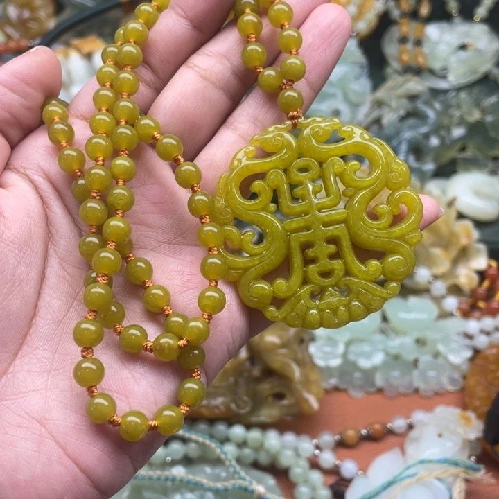 蛇纹石玉吊坠合金