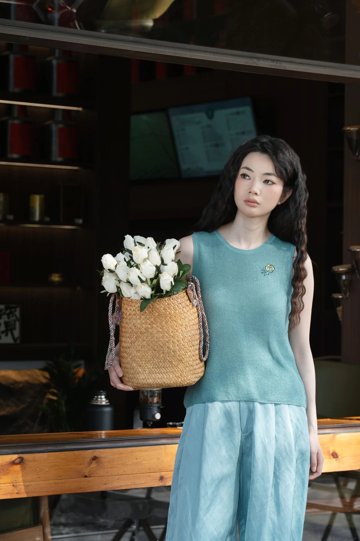 和纸纱玫瑰刺绣无袖上衣百搭背心K035511