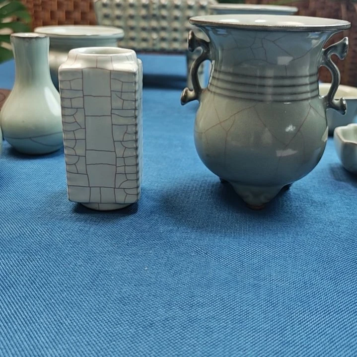 杂***铺三足如意尊和琮式瓶