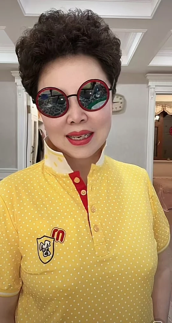 张月 同款  短袖