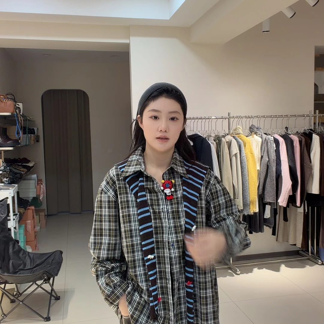 咖色卡通衬衫设计师款