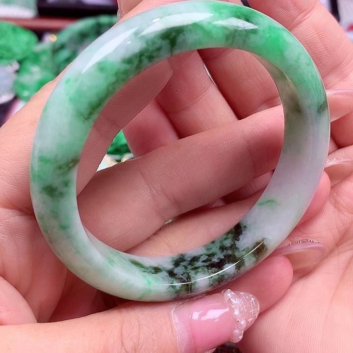 翡翠手镯未镶嵌翡翠手镯