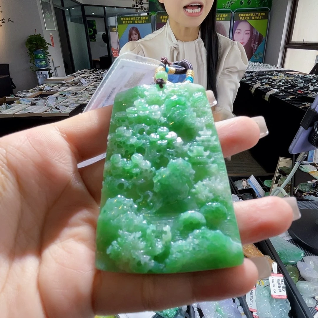 颈饰未镶嵌翡翠一个